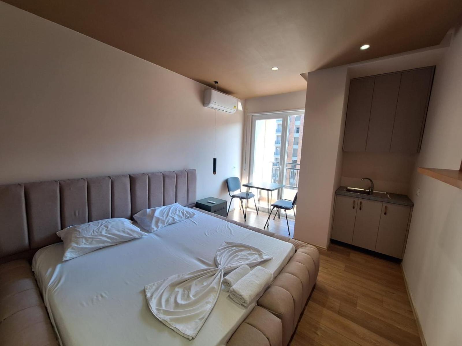 L 2 Apartment